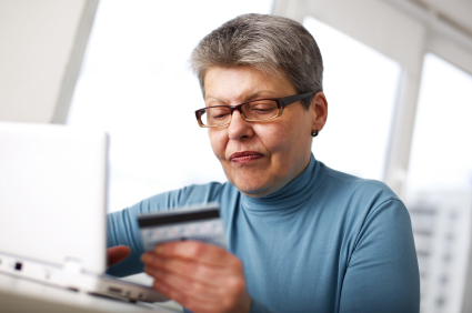 senior-buying-online-medicine